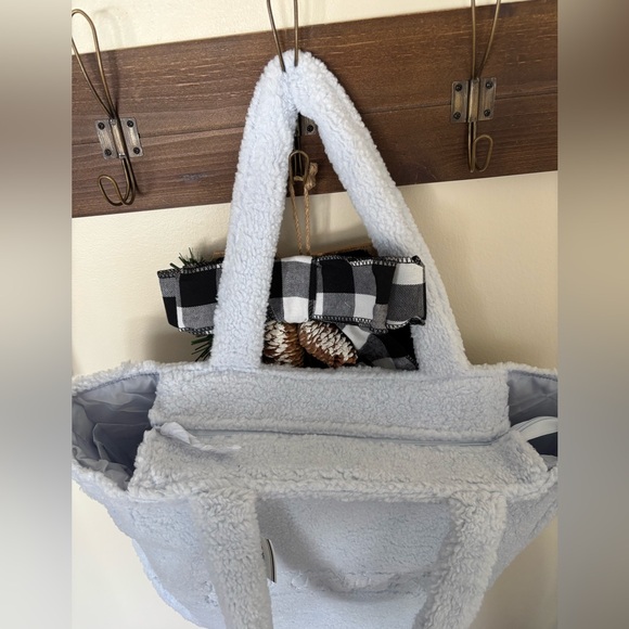 Victoria Secret Plush Teddy Tote and Cozy-Fleece Blanket - Picture 8 of 10